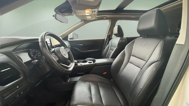 Used 2023 Pearl White Tricoat Nissan SL image 9