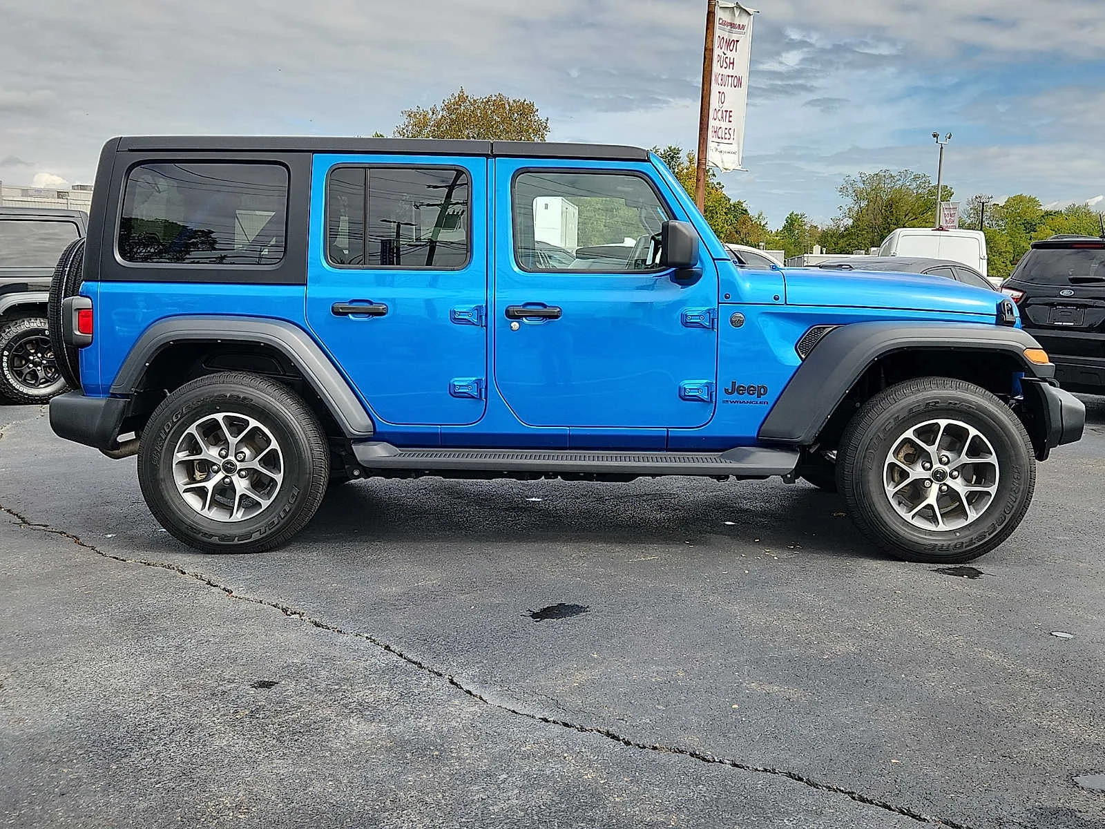 Used 2024 Hydro Blue Pearlcoat Jeep Sport S image 13