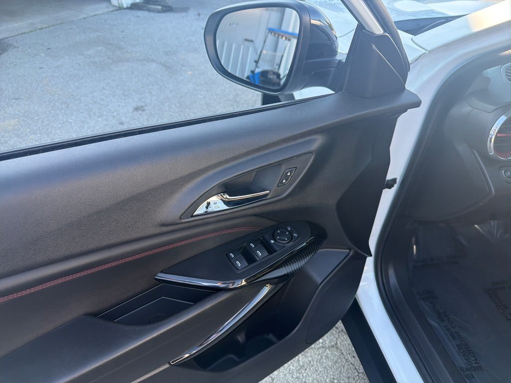Used 2025 White Chevrolet 2RS image 11