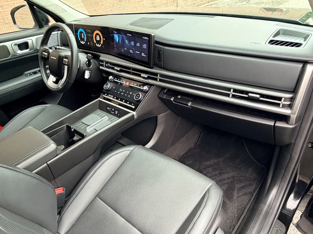 Used 2025 Phantom Black Hyundai SEL image 27