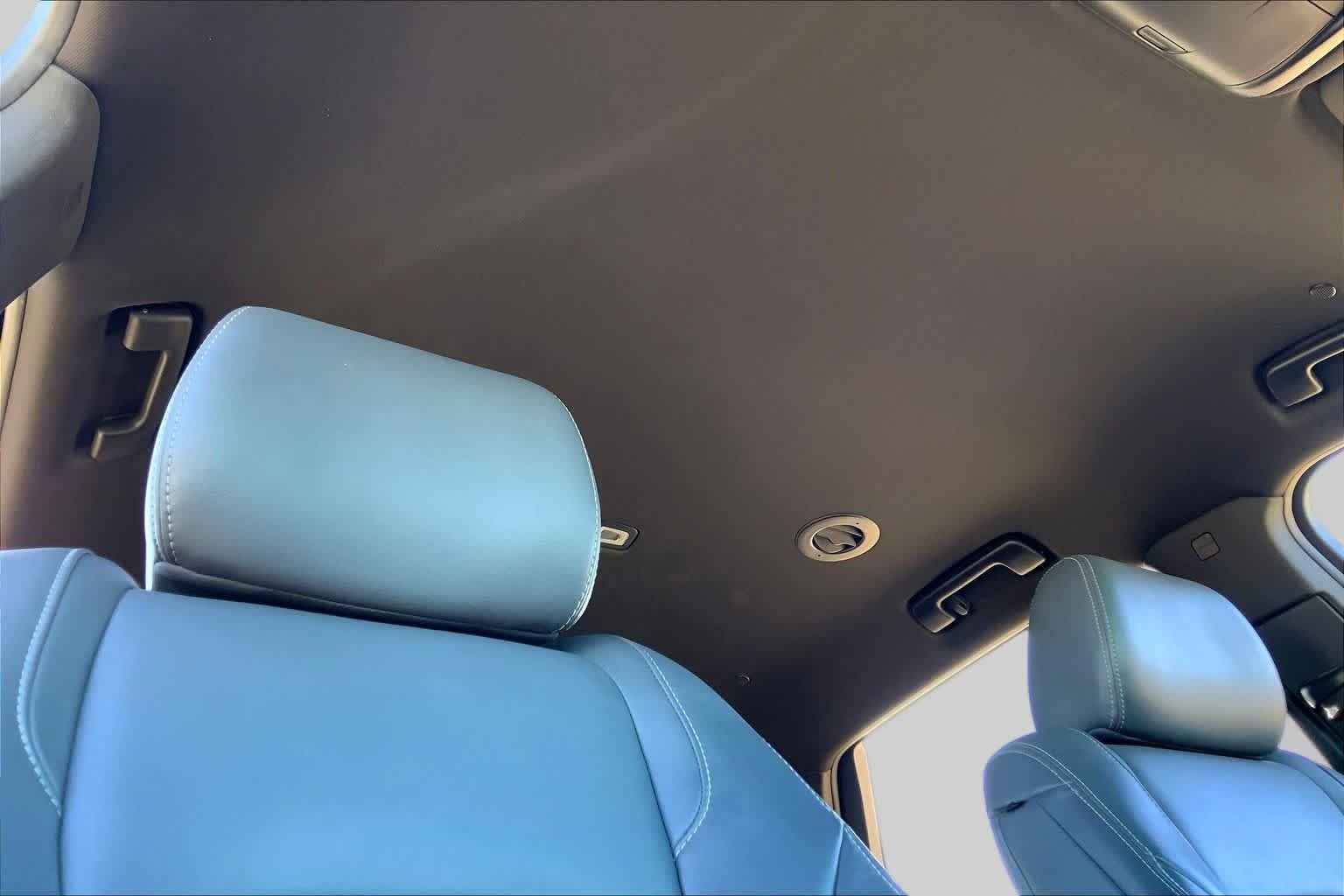 Used 2022 Summit White Buick Premium image 13