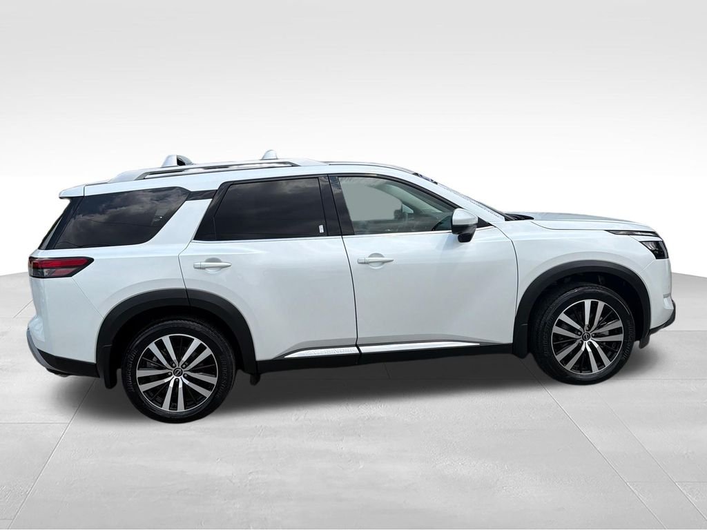 Used 2025 White Nissan Platinum image 6