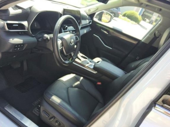Used 2023 Pearl Toyota Platinum image 2