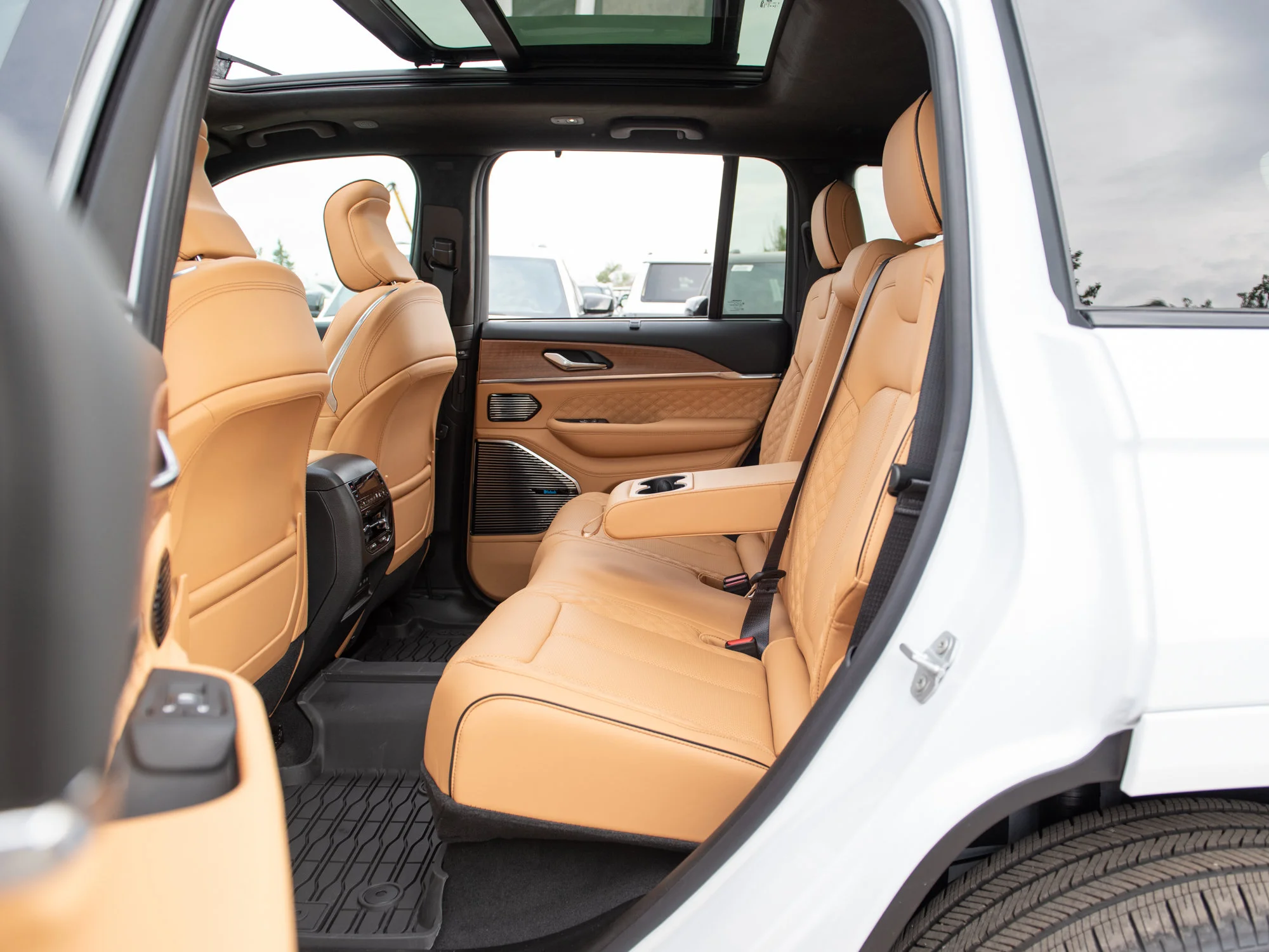 New 2026 White Jeep Summit* image 31