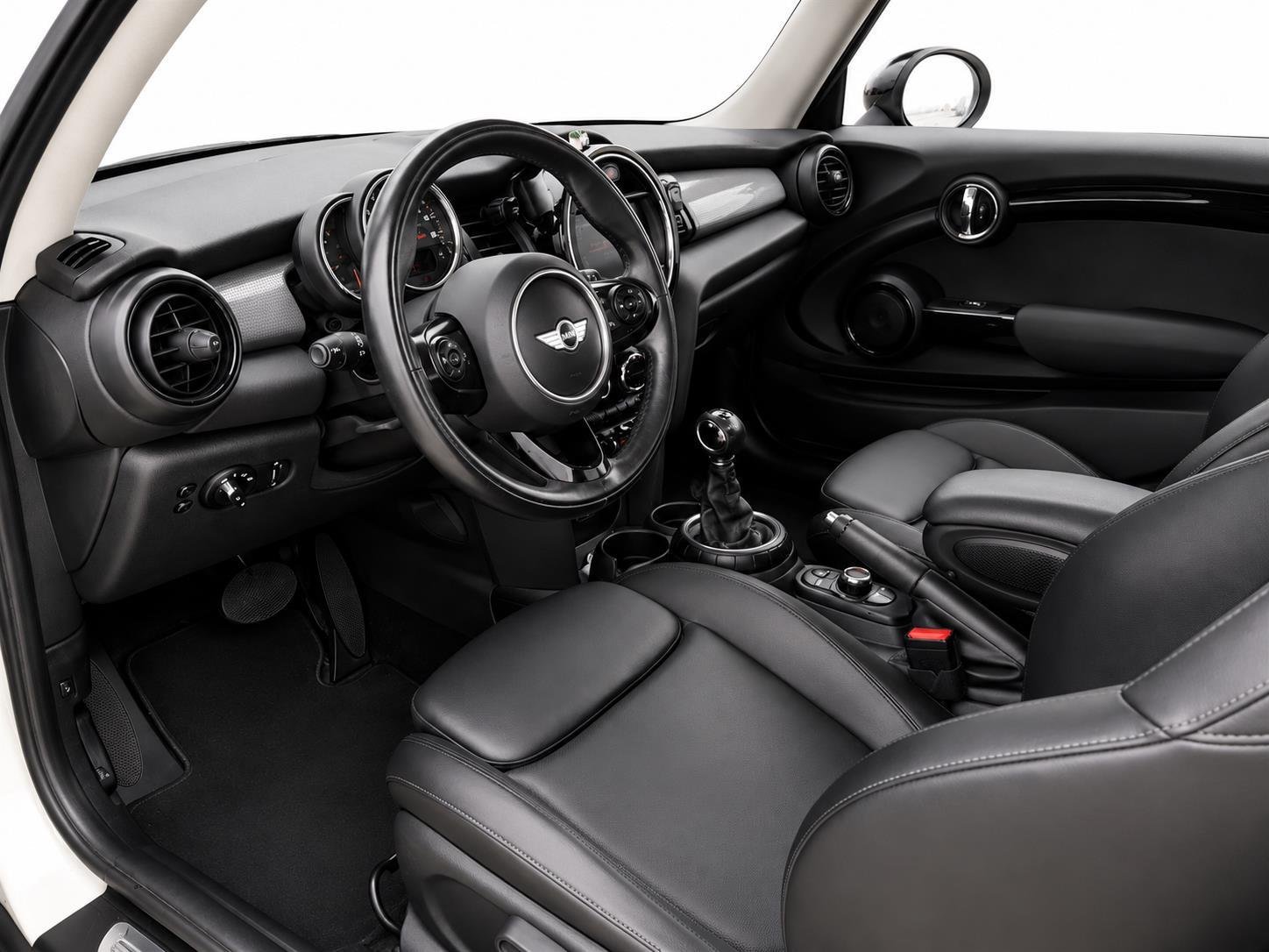 Used 2015 Pepper White MINI  image 2
