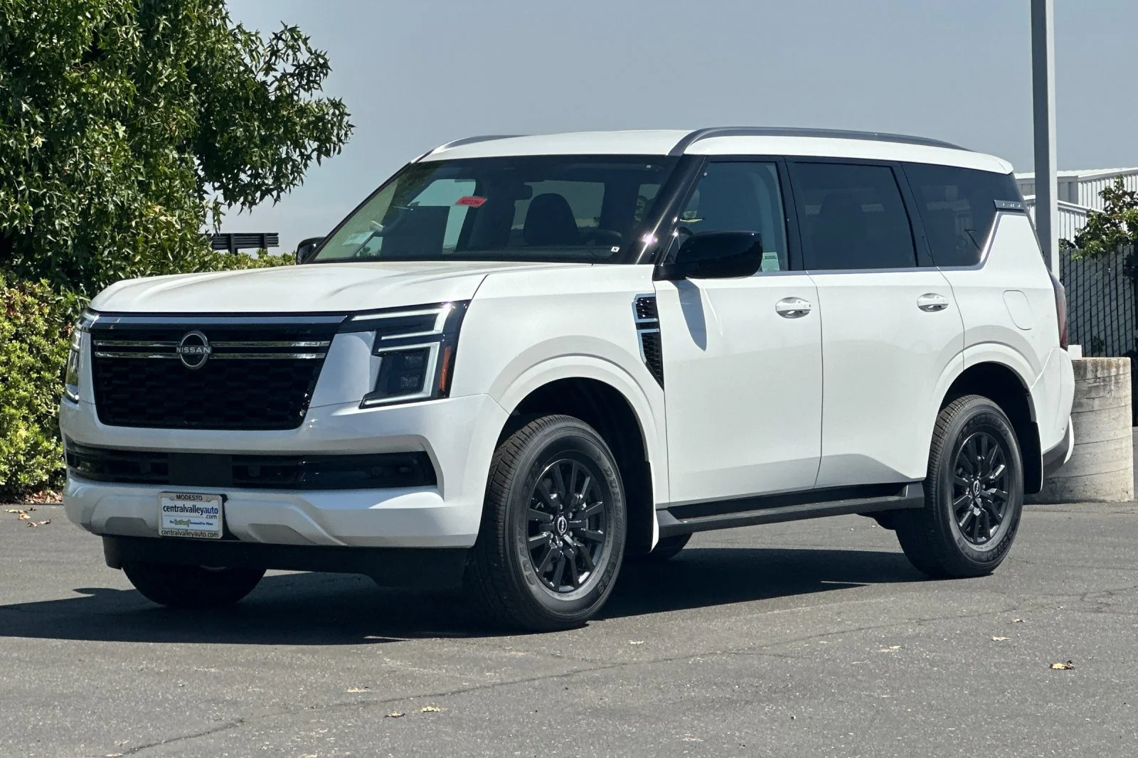 2026 Nissan Armada SV - Photo 8