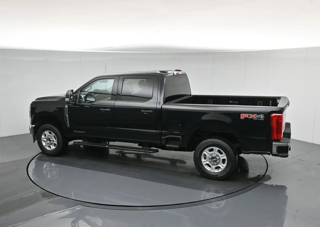 New 2026 Agate Black Metallic Ford XLT image 42