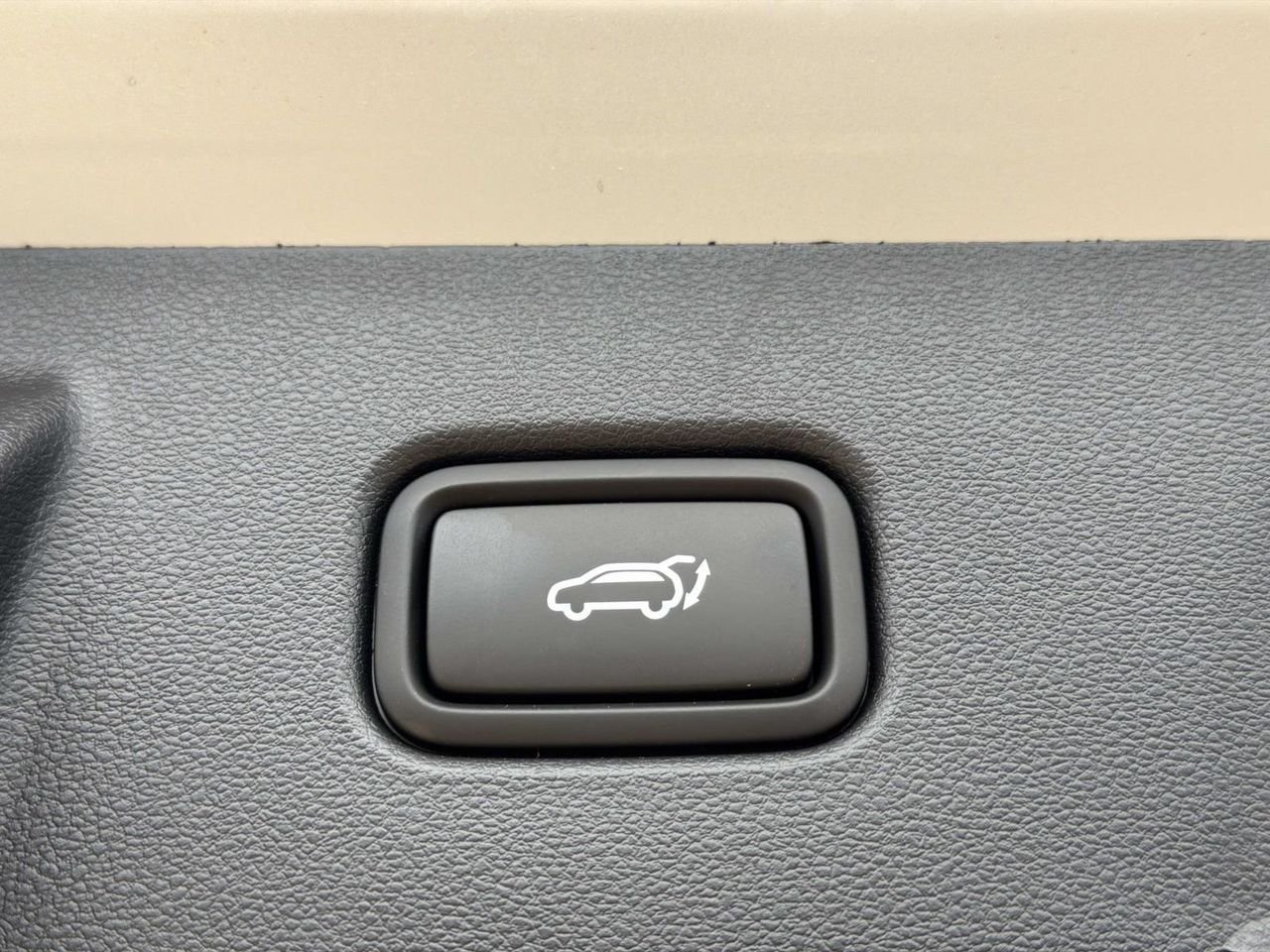 New 2026 Shimmering Silver Hyundai SEL FWD image 9