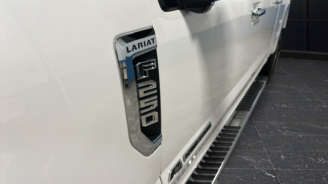 Used 2019 White Platinum Clearcoat Metallic Ford Lariat image 41