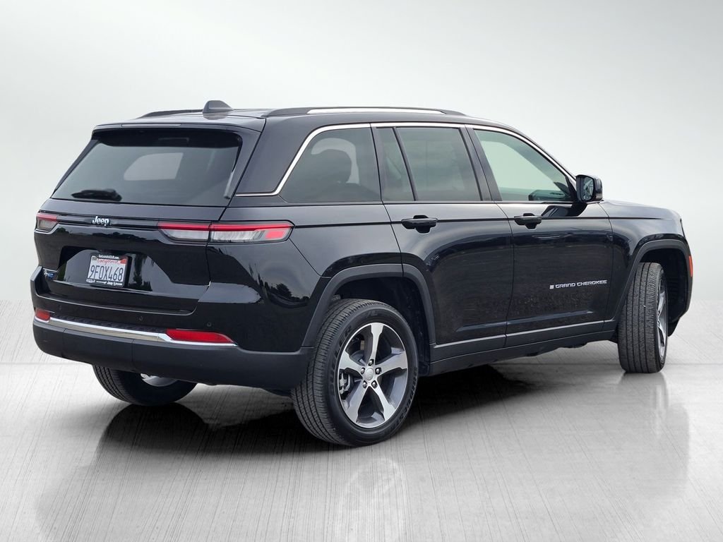 Used 2022 Diamond Black Crystal Pearlcoat Jeep 4xe image 4