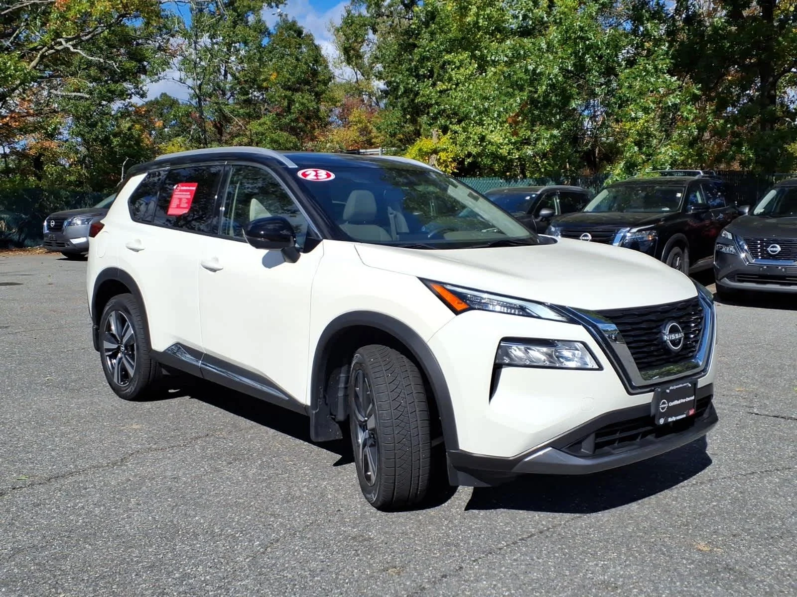 Certified Used 2023 Pearl White Tricoat/Super Black Nissan SL image 3