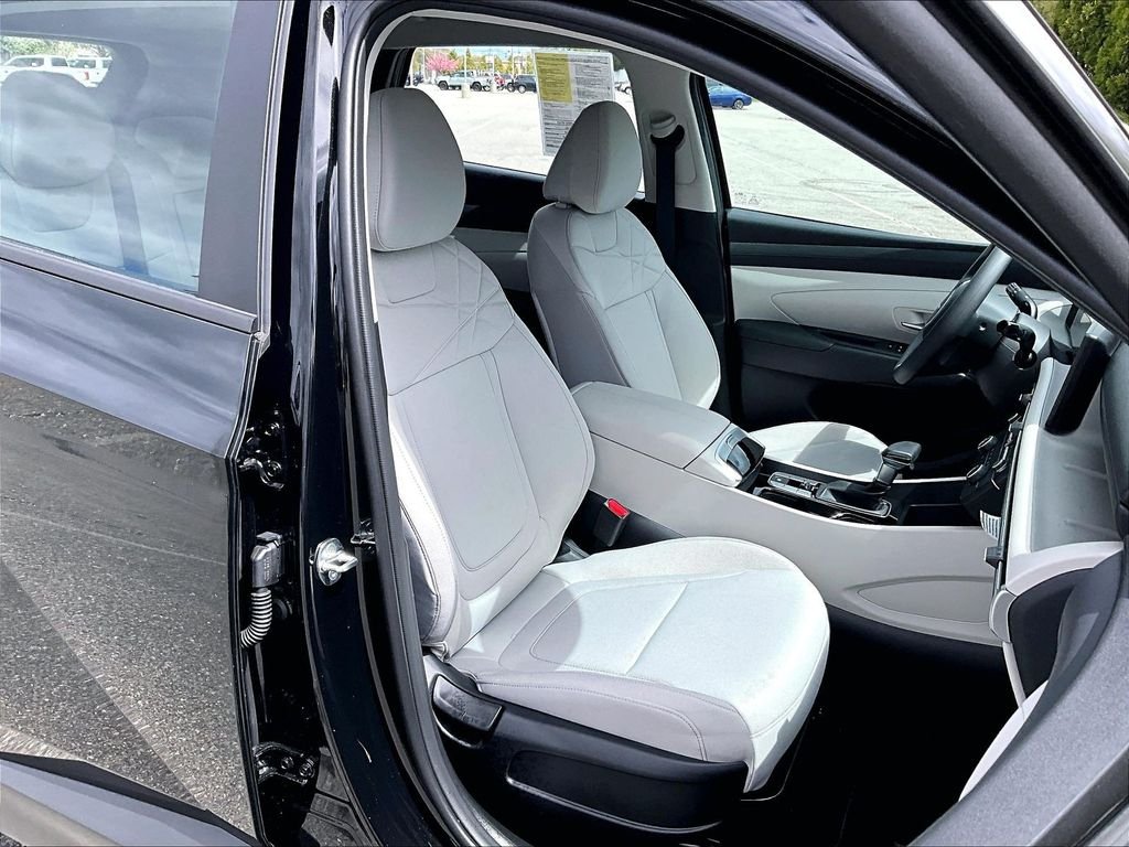 Used 2026 Phantom Black Hyundai SE image 11