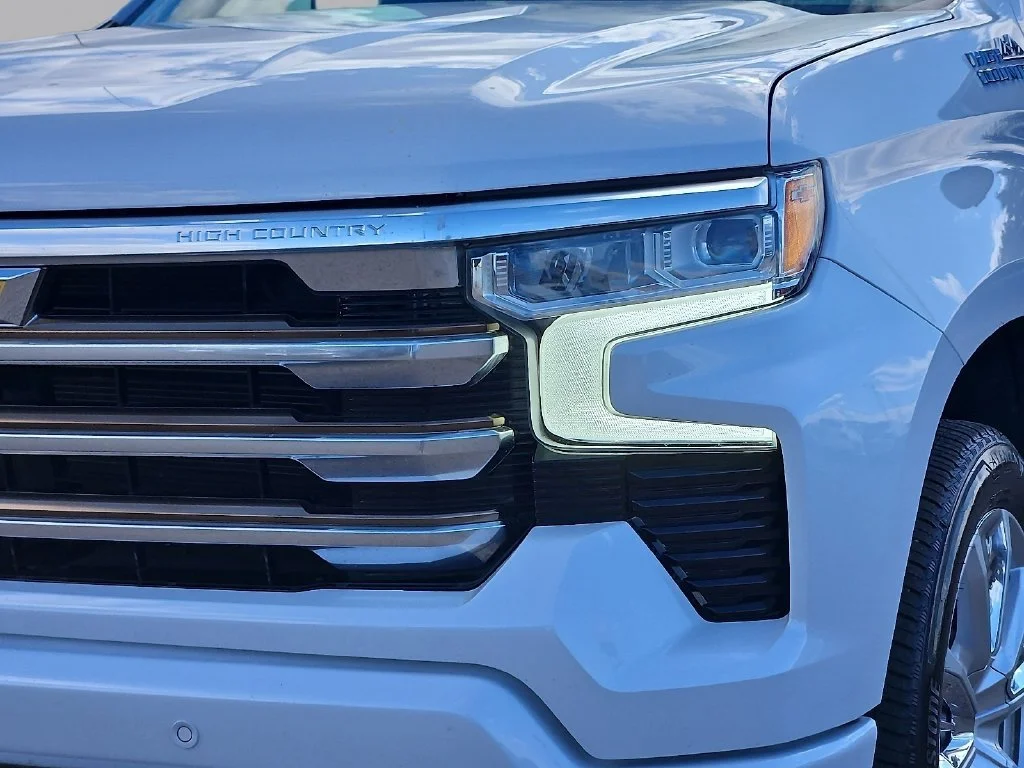 Used 2022 IRIDESCENT PEARL TRICOAT Chevrolet High Country image 7