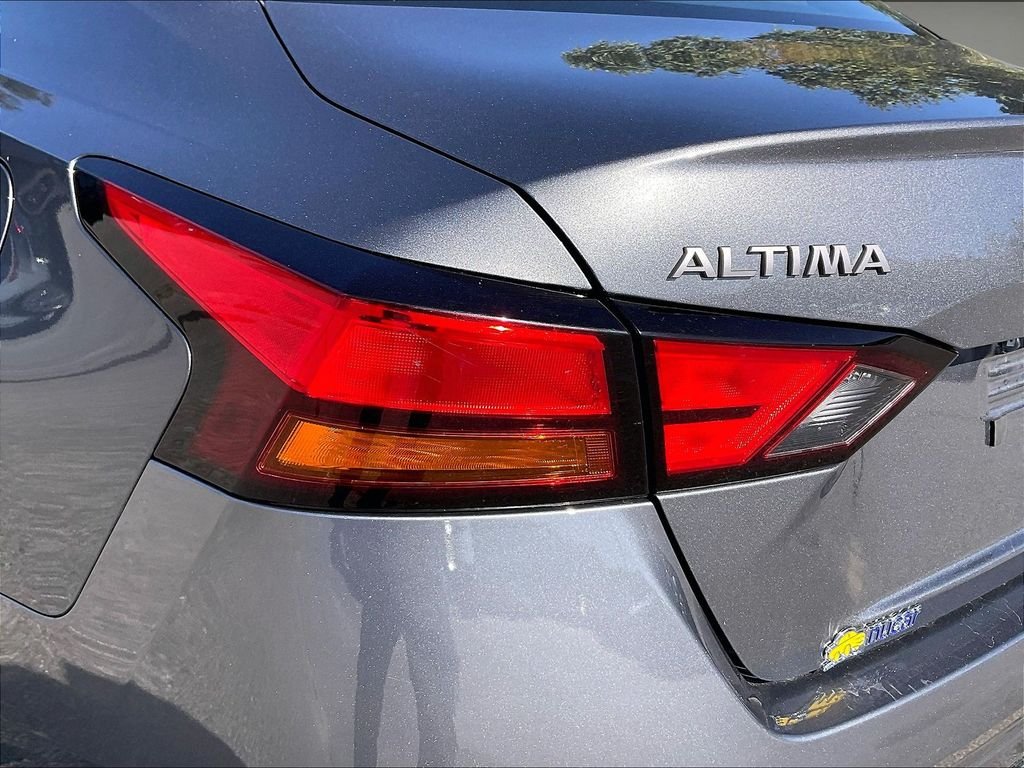 Used 2024 Gun Metallic Nissan 2.5 SV image 31