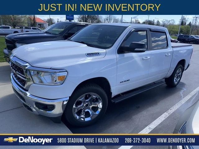 2022 RAM 1500 Big Horn/Lone Star 4x4 Crew Cab 5'7's photo