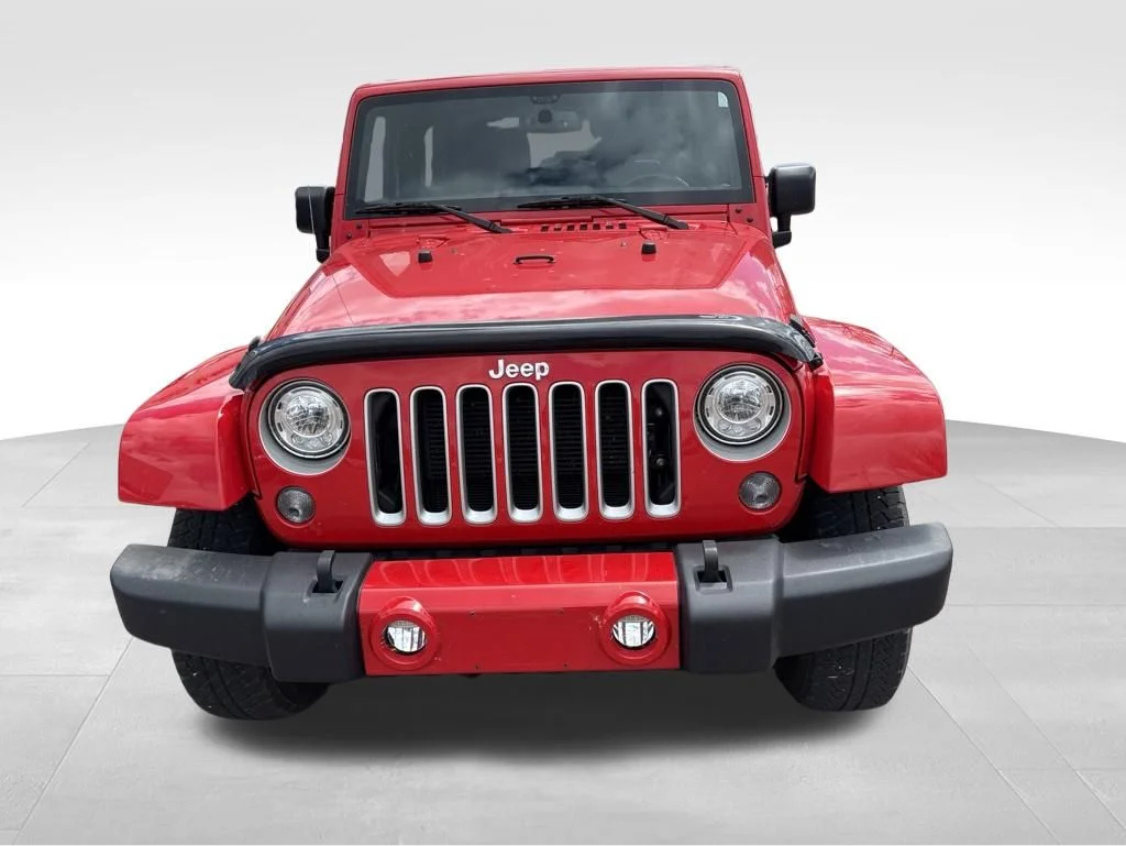 Used 2018 Red Jeep Sahara image 5