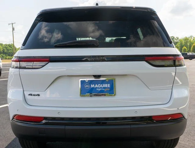 Used 2025 White Jeep Altitude X image 7