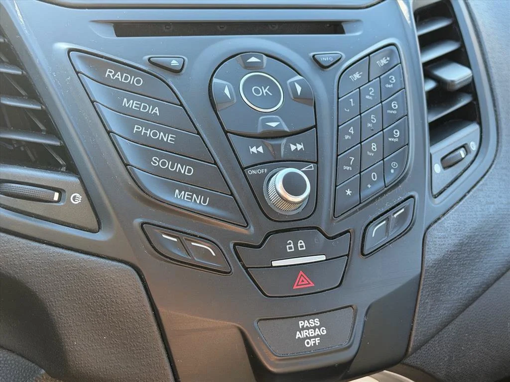 Used 2018 Silver Ford SE image 24