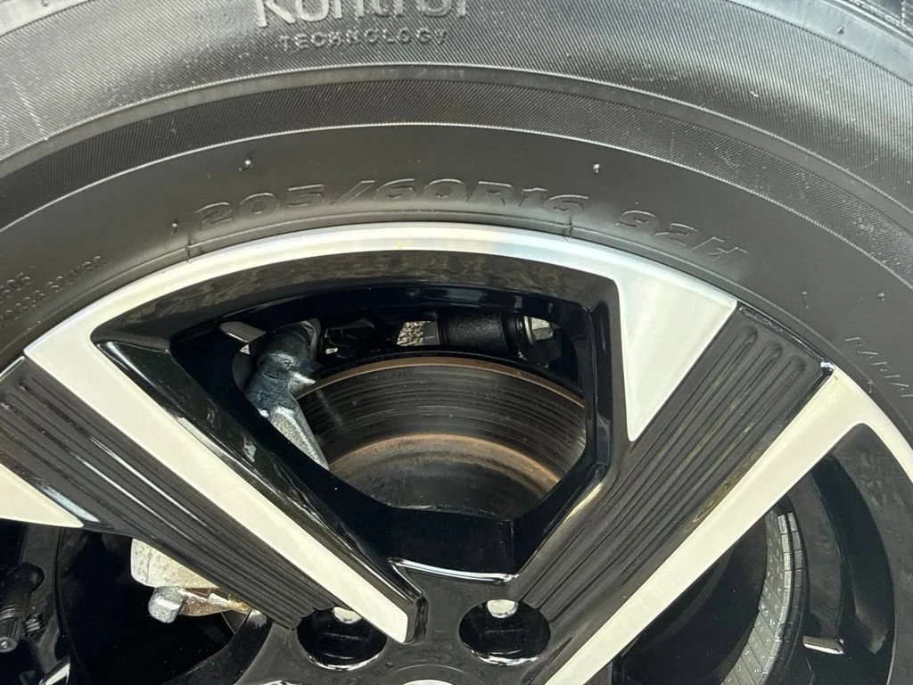 Used 2025 White Nissan SV image 31