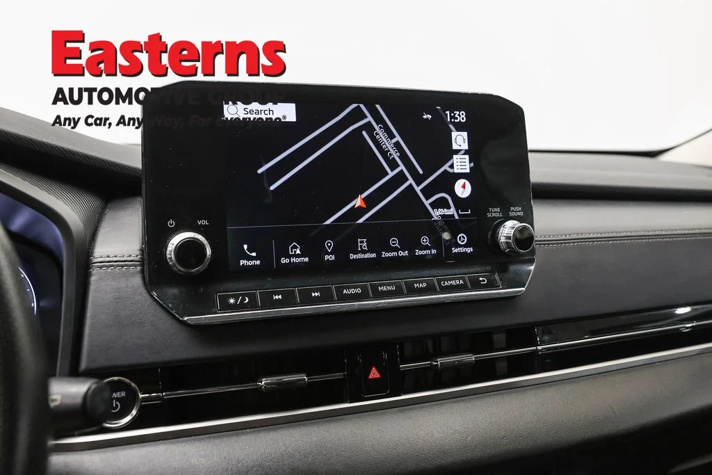 Used 2023 Silver Mitsubishi SE image 18