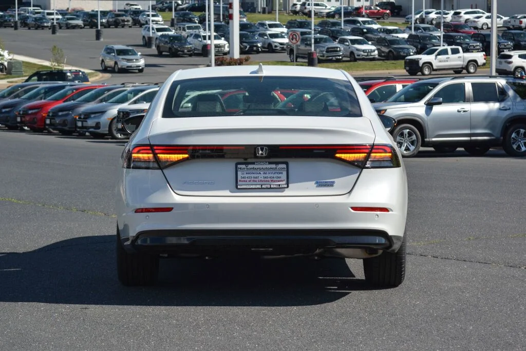 New 2026 Platinum White Pearl Honda Touring Hybrid image 5