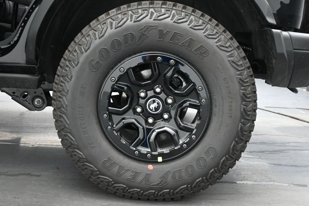 New 2026 Shadow Black Ford Badlands image 23