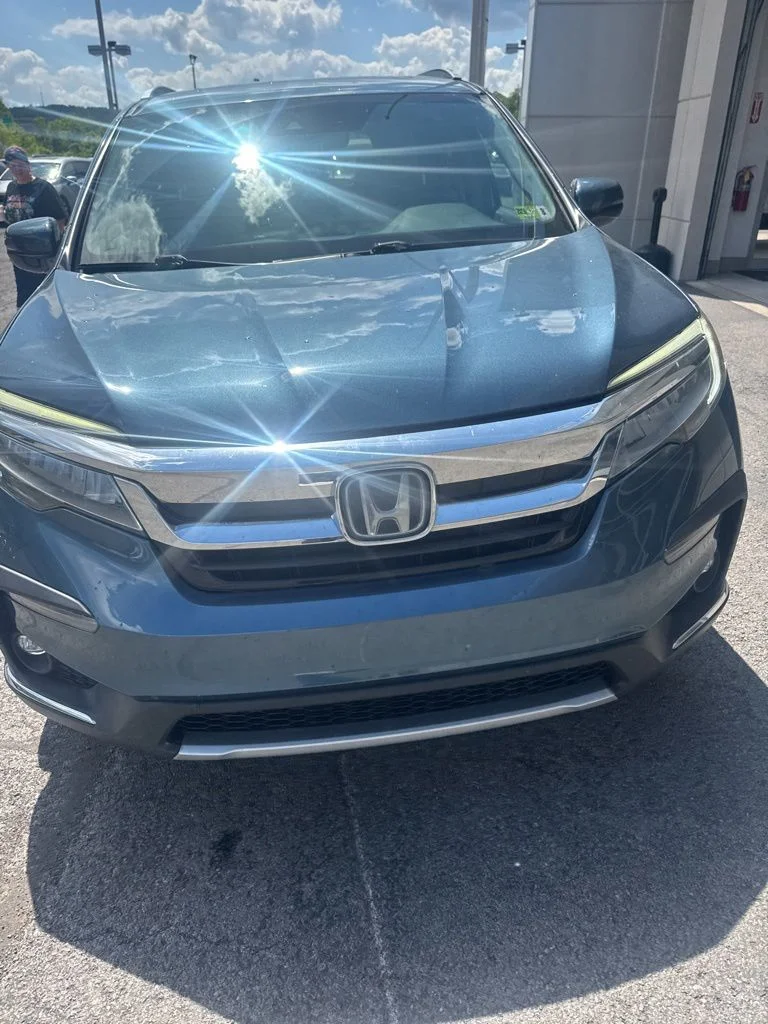 Used 2021  Honda Touring image 1