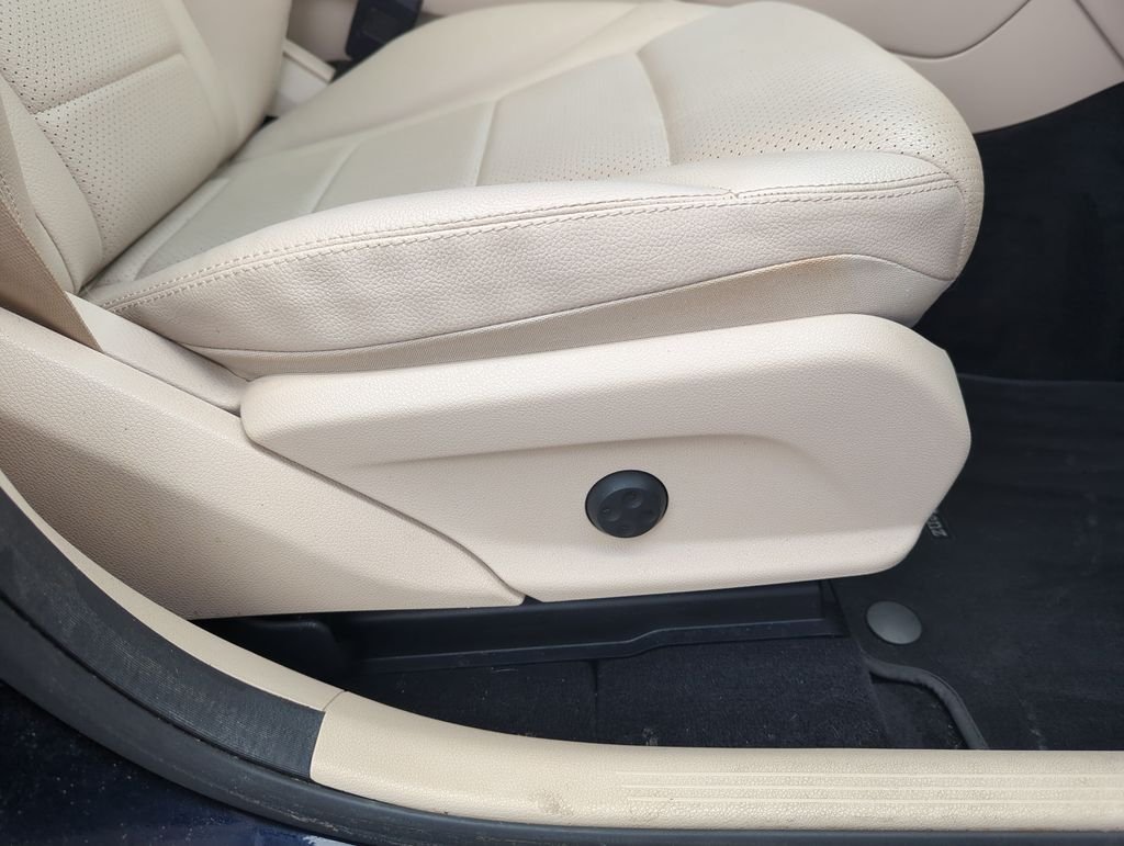 Used 2022  Mercedes-Benz GLC 300 image 39