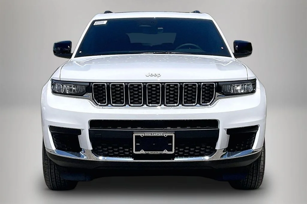 New 2026 Bright White Clear-Coat Exterior Paint Jeep Laredo image 12