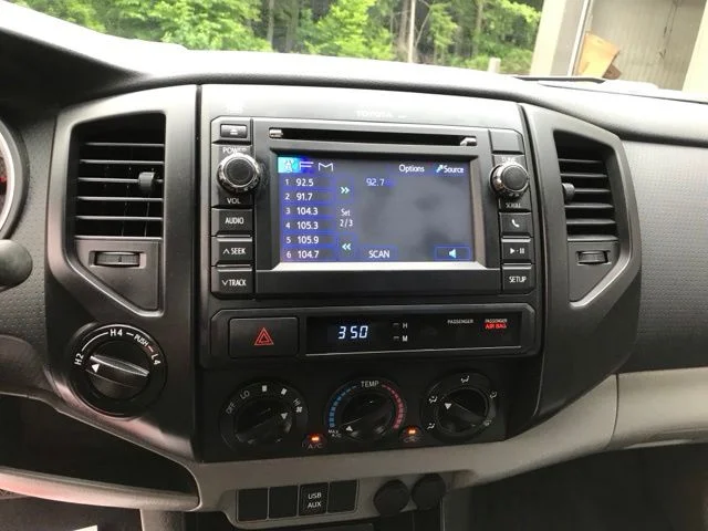 Used 2013 White Toyota Base image 13