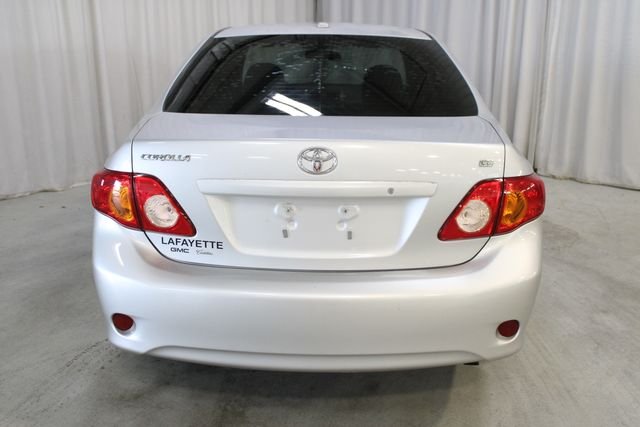 Used 2009 Silver Toyota LE image 25