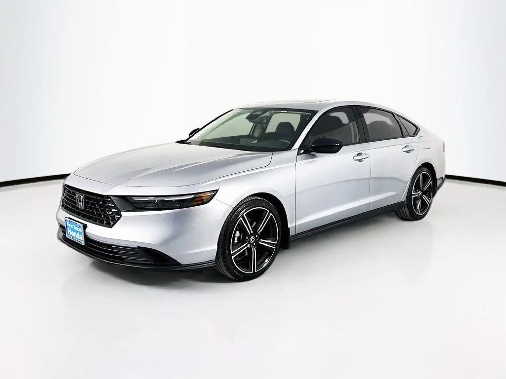 New 2026 Solar Silver Metallic Honda SE image 3