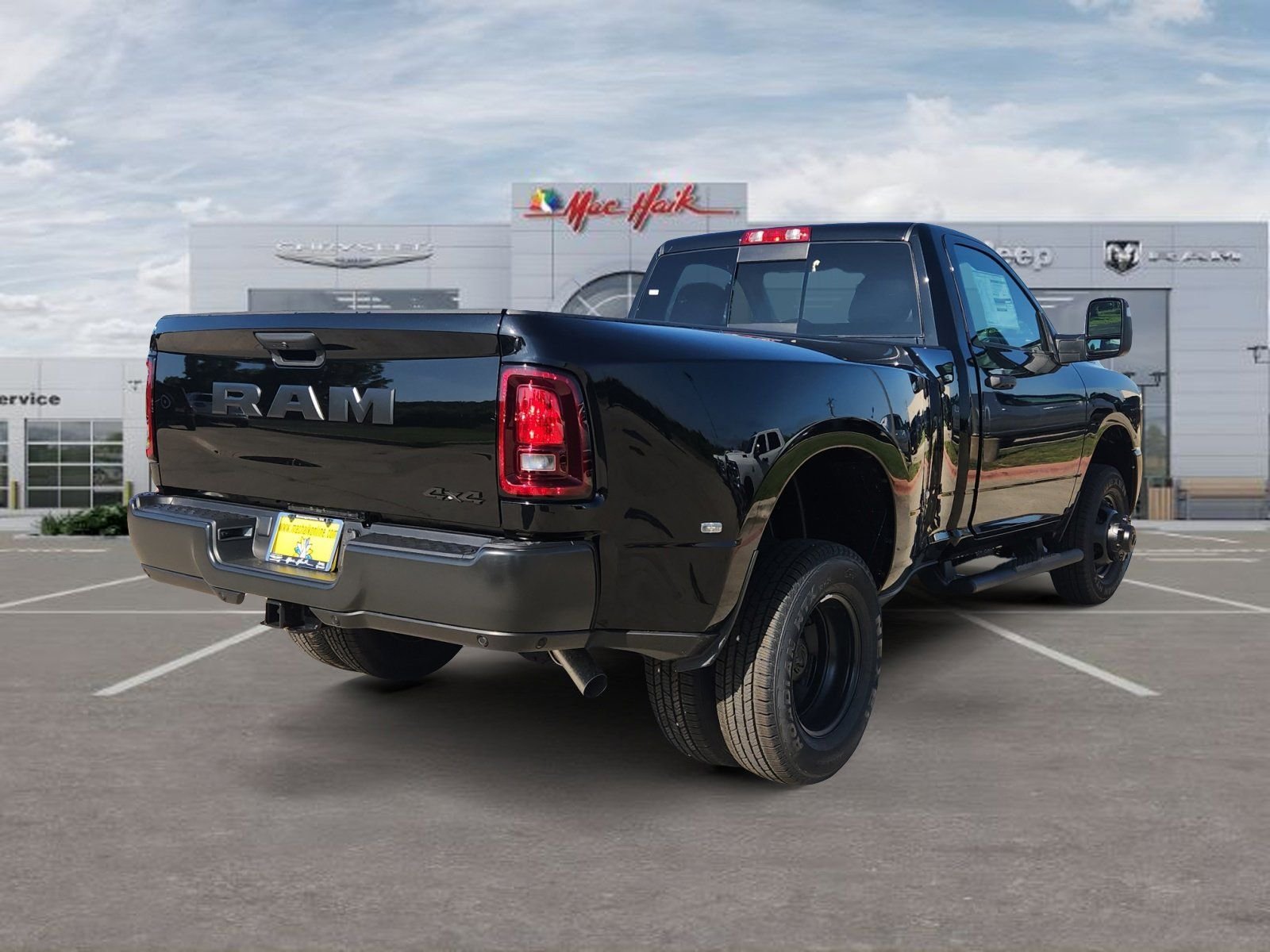 New 2026 Diamond Black Crystal Pearl-Coat Exterior Paint RAM Tradesman image 5