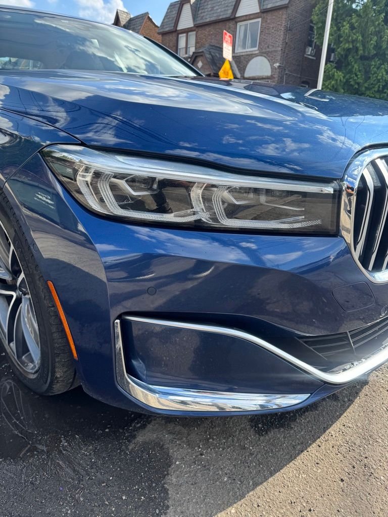 Used 2022 Blue BMW 750i xDrive image 10