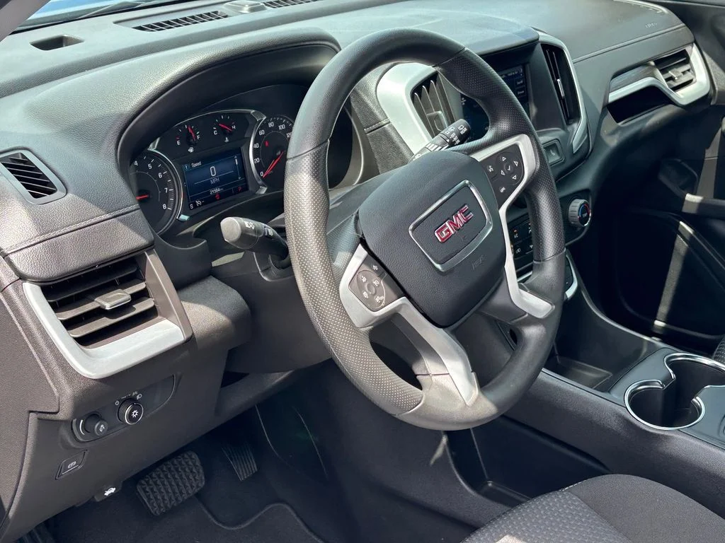 Used 2024  GMC SLE image 9