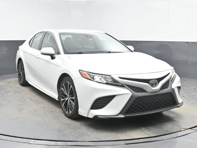 Used 2018 White Toyota SE image 1