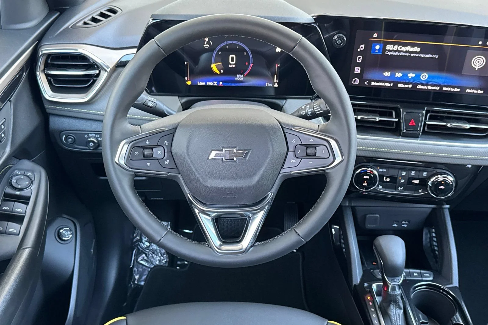 New 2026 Mosaic Black Metallic Chevrolet ACTIV image 13