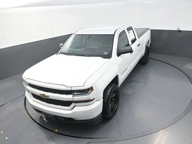 Used 2016 White Chevrolet Custom image 14