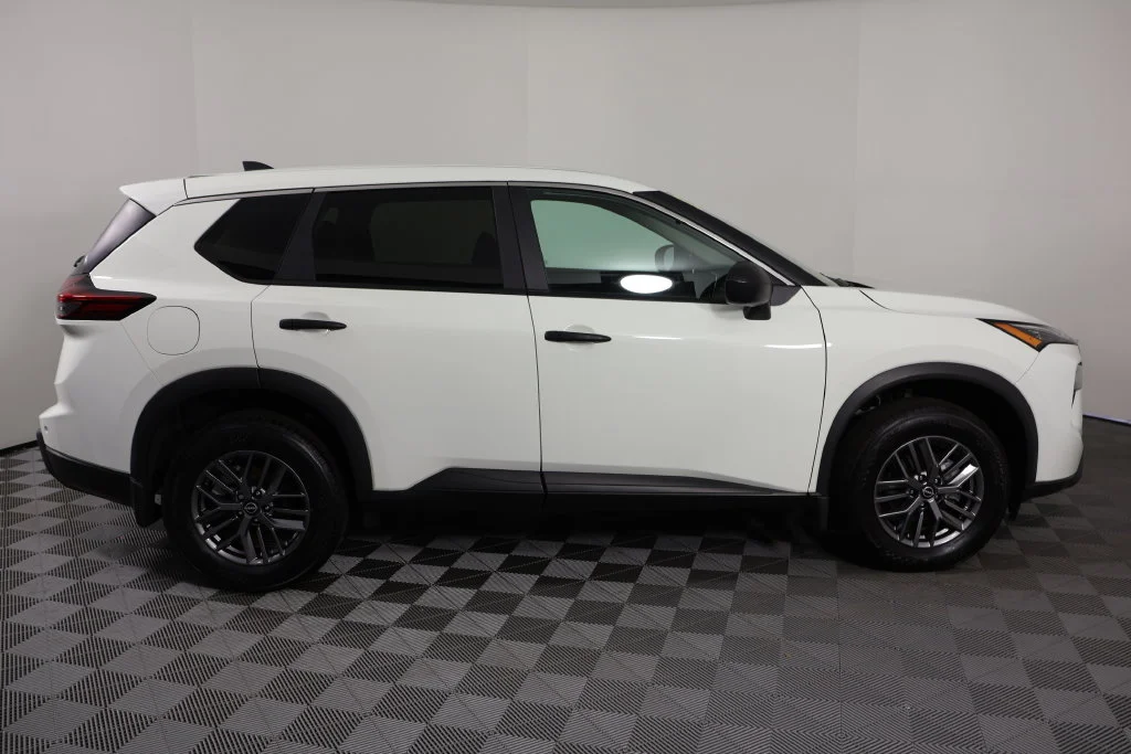 Used 2026 Glacier White Nissan S image 9