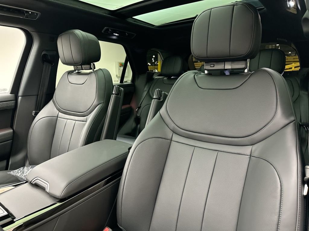 New 2026 Carpathian Grey Land Rover Dynamic SE image 10