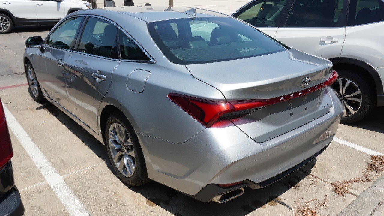 Used 2022 Silver Toyota XLE image 8