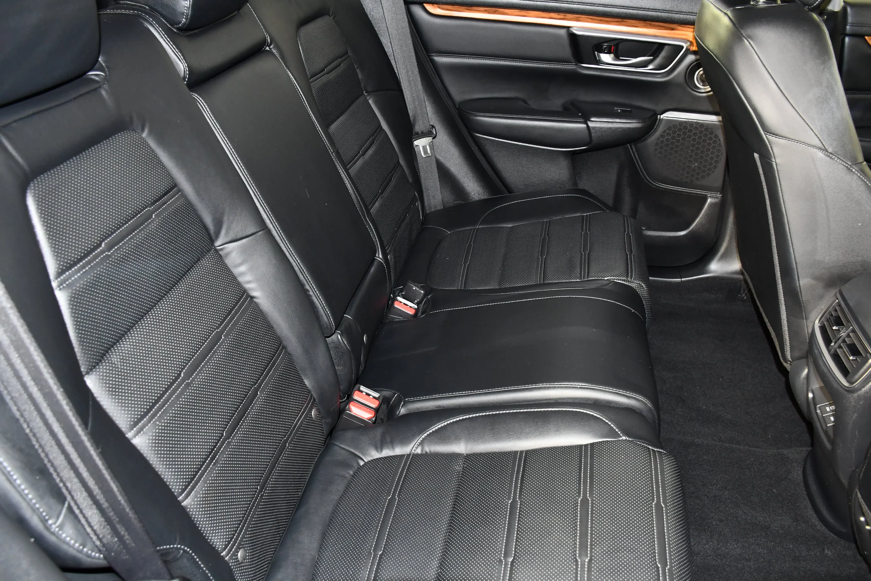 Used 2019 Lunar Silver Metallic Honda Touring image 46
