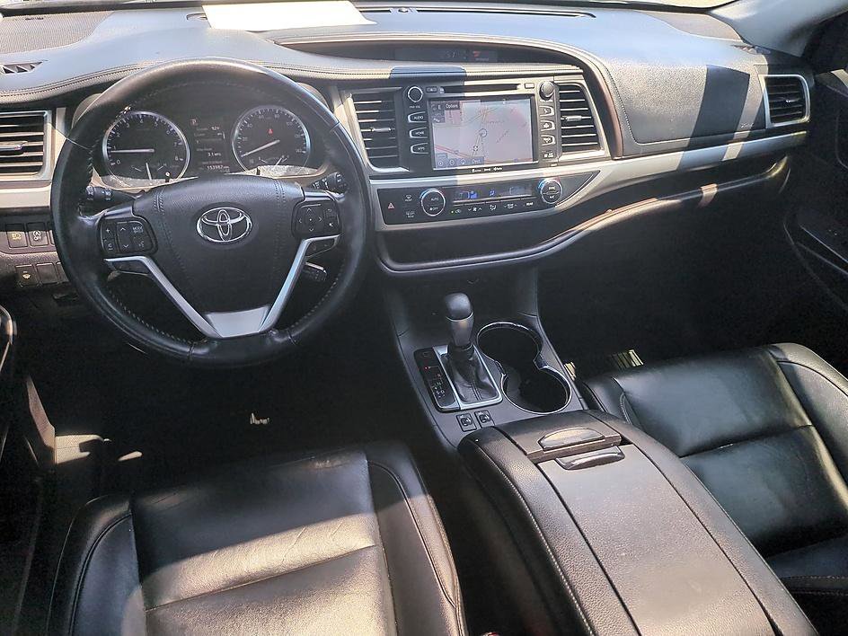 Used 2019 Celestial Silver Metallic Toyota XLE image 29