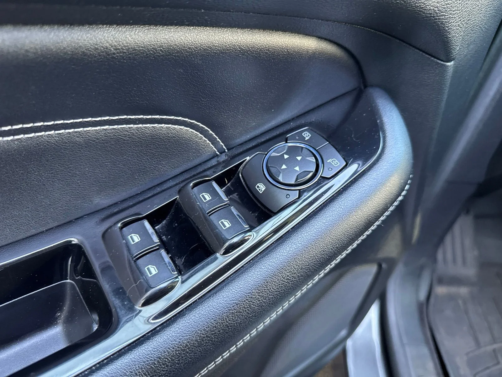 Used 2016 Magnetic Metallic Ford Titanium image 31