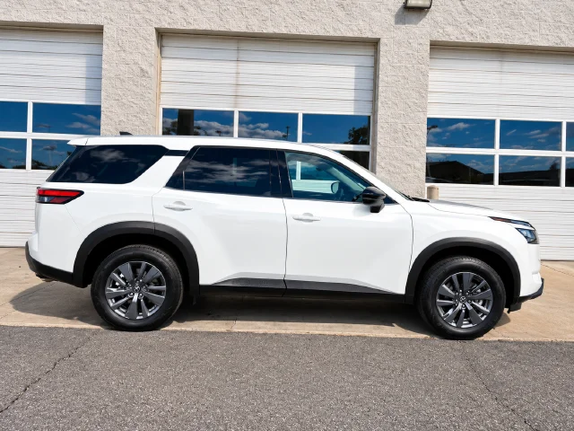 2024 Nissan Pathfinder S