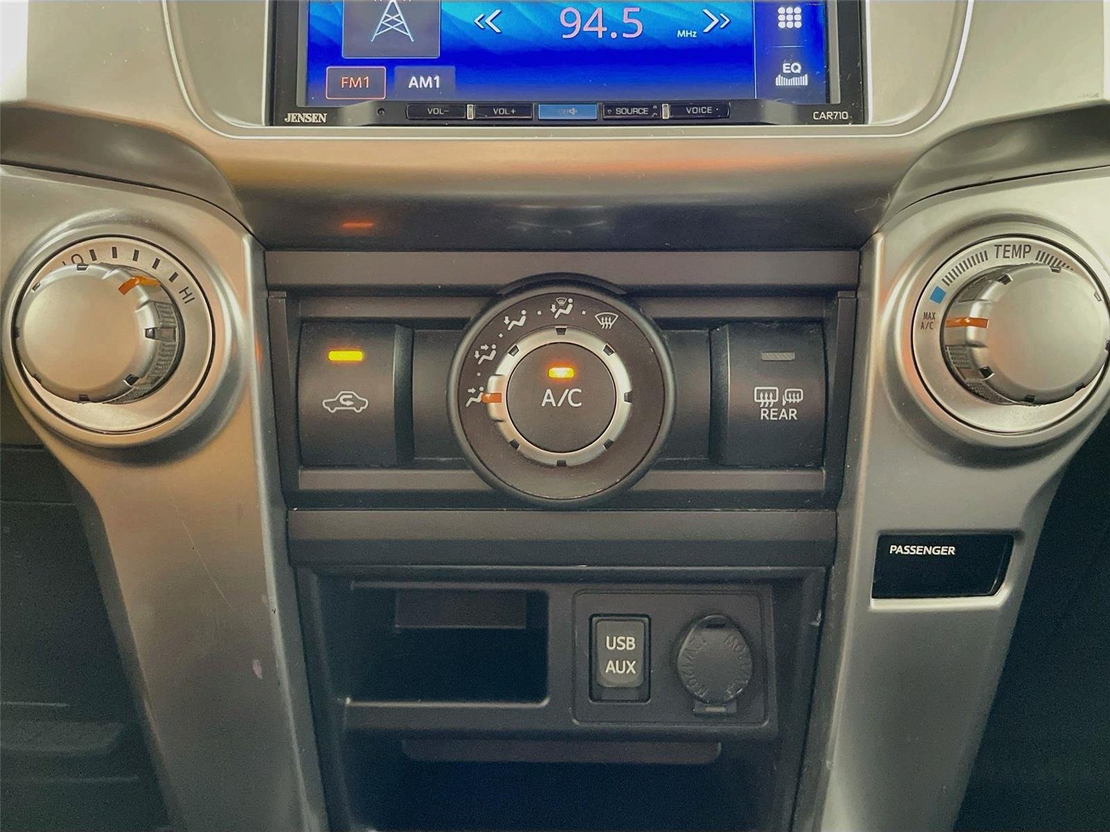 Used 2018 Super White Toyota SR5 image 18