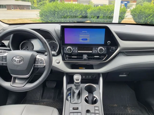 Certified Used 2024 Silver Toyota XLE image 15