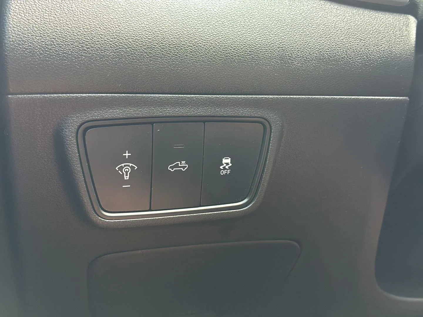 Used 2022 Phantom Black Hyundai SEL image 33