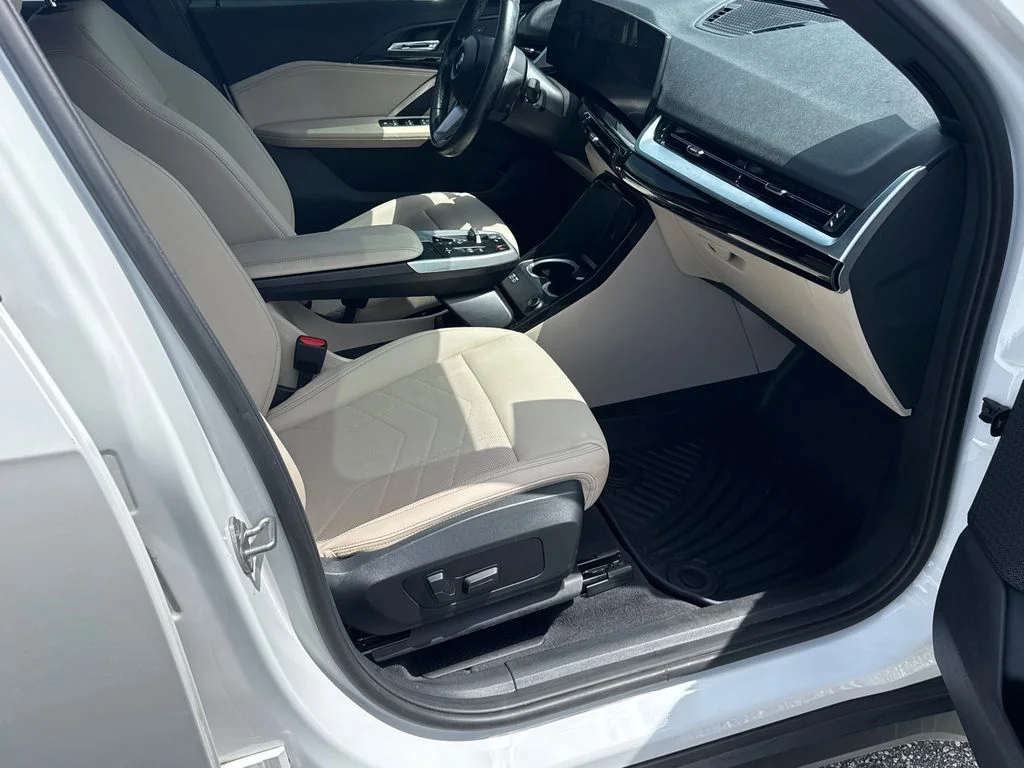 Used 2023 White BMW xDrive28i image 13