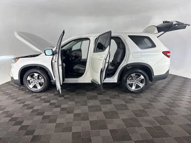 Used 2023 White Honda EX-L image 9